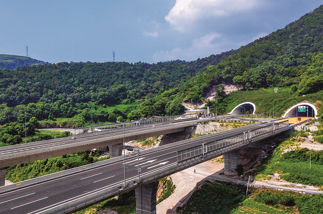12-浙江乐清湾高速公路隧道.jpg