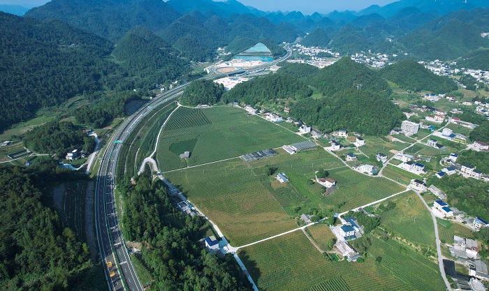 3.宜来高速公路.JPG